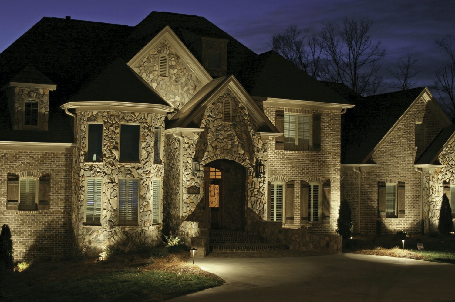 outdoor-lighting-installation-residential Delta Outdoor Lighting facade and entry lighting on a brick and stone luxury home